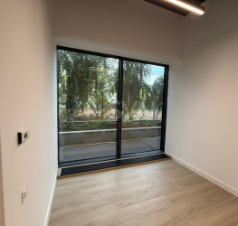 Spatiu comercial with outdoor parking included Bucuresti/Cotroceni