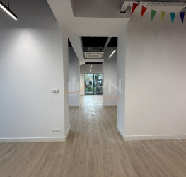 Spatiu comercial with outdoor parking included Bucuresti/Cotroceni