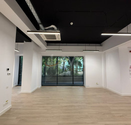 Spatiu comercial with outdoor parking included Bucuresti/Cotroceni