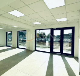 Spatiu comercial with outdoor parking included Ilfov/Balotesti