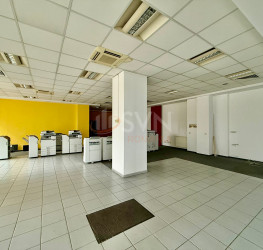Spatiu comercial with outdoor parking included Bucuresti/Chitila