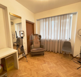 Spatiu comercial with outdoor parking included Bucuresti/Primaverii