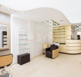 Spatiu comercial with outdoor parking included Bucuresti/Lacul Tei