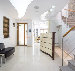 Spatiu comercial with outdoor parking included Bucuresti/Lacul Tei