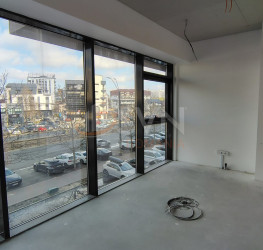Spatiu comercial with outdoor parking included Bucuresti/Mihai Bravu