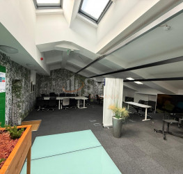 Spatiu comercial with outdoor parking included Bucuresti/P-ta Universitatii