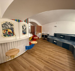 Spatiu comercial with outdoor parking included Bucuresti/P-ta Universitatii