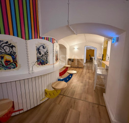 Spatiu comercial with outdoor parking included Bucuresti/P-ta Universitatii