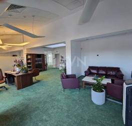 Spatiu comercial with outdoor parking included Bucuresti/P-ta Presei Libere