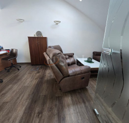 Spatiu comercial with outdoor parking included Bucuresti/P-ta Presei Libere