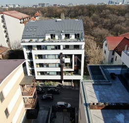 Spatiu comercial with outdoor parking included Bucuresti/P-ta Presei Libere