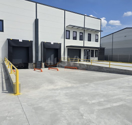 Spatiu comercial with outdoor parking included Ilfov/Balotesti