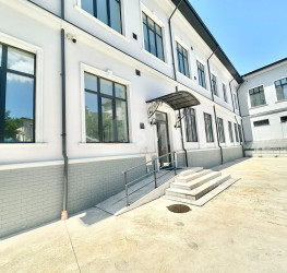 Spatiu comercial with outdoor parking included Bucuresti/Cismigiu