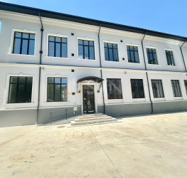 Spatiu comercial with outdoor parking included Bucuresti/Cismigiu