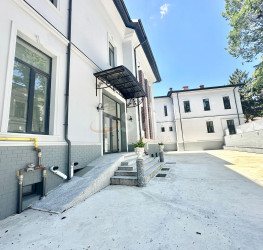 Spatiu comercial with outdoor parking included Bucuresti/Cismigiu