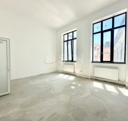 Spatiu comercial with outdoor parking included Bucuresti/Cismigiu
