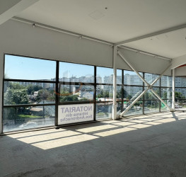 Spatiu comercial with outdoor parking included Bucuresti/Colentina