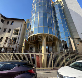 Spatiu comercial with underground parking included Bucuresti/Victoriei