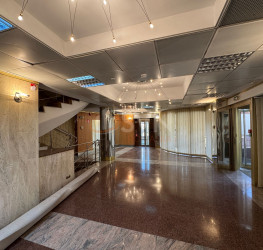 Spatiu comercial with underground parking included Bucuresti/Victoriei