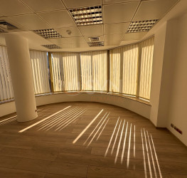 Spatiu comercial with underground parking included Bucuresti/Victoriei