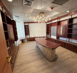 Spatiu comercial with underground parking included Bucuresti/Victoriei
