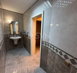Spatiu comercial with underground parking included Bucuresti/Victoriei