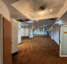 Spatiu comercial with underground parking included Bucuresti/Victoriei