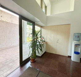 Spatiu comercial with underground parking included Bucuresti/P-ta Unirii