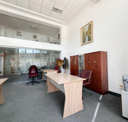 Spatiu comercial with underground parking included Bucuresti/P-ta Unirii