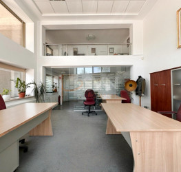 Spatiu comercial with underground parking included Bucuresti/P-ta Unirii
